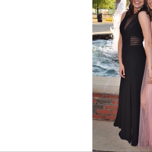 Black formal gown size 5/6 - Picture 3 of 3